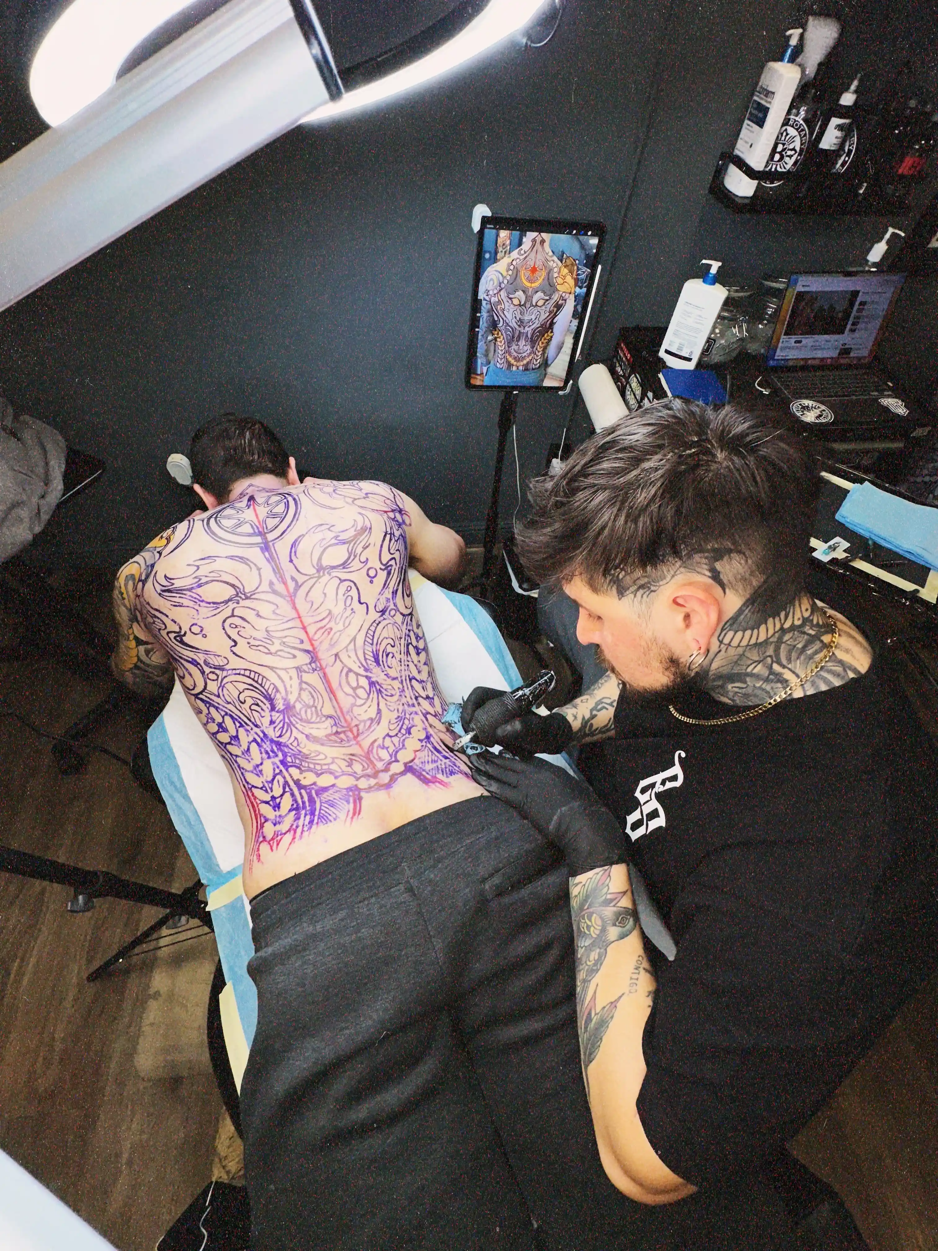 Tattoo artist premium background